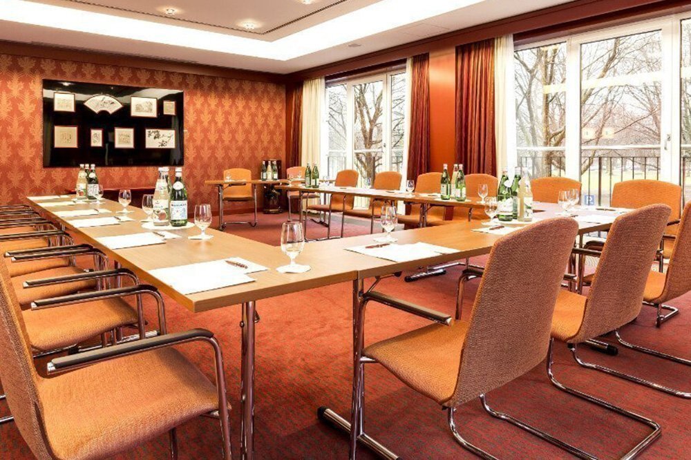 Einblick in den "Shanghai" - Tagungsraum in Hamburg im Hotel Grand Elysée mit fernöstlichem Ambiente und zahlreichen  Sitzplätzen