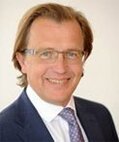 Foto eines lächelnden Herren