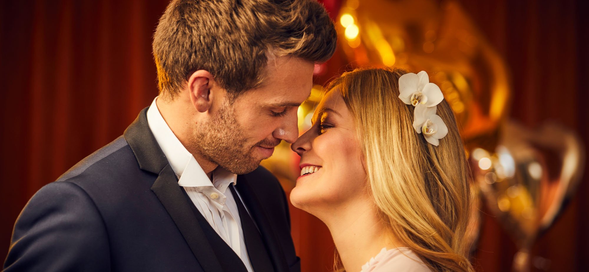 Paar kurz vor dem Kuss im Rahmen ihrer Hochzeit im Grand Elysee Hamburg